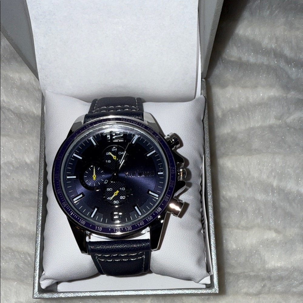 Steve Madden Men’s Chronograph Watch – Navy/Silver Edition new with gift box